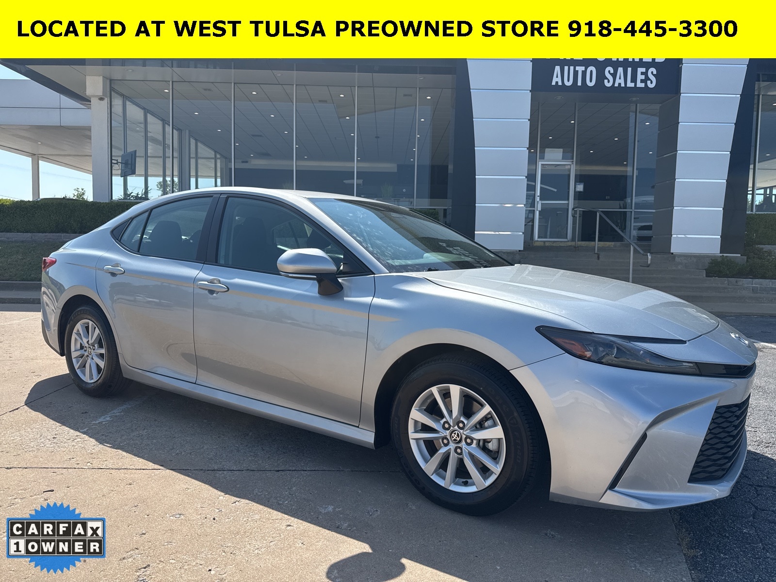 2025 Toyota Camry LE's photo