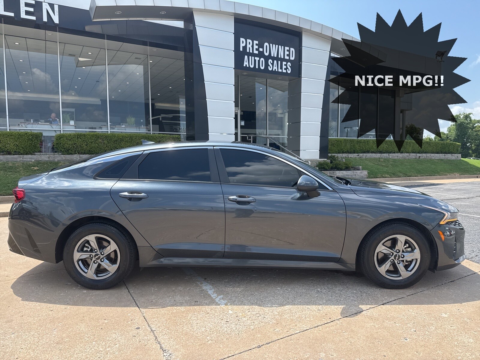 2022 Kia K5 LXS photo 2