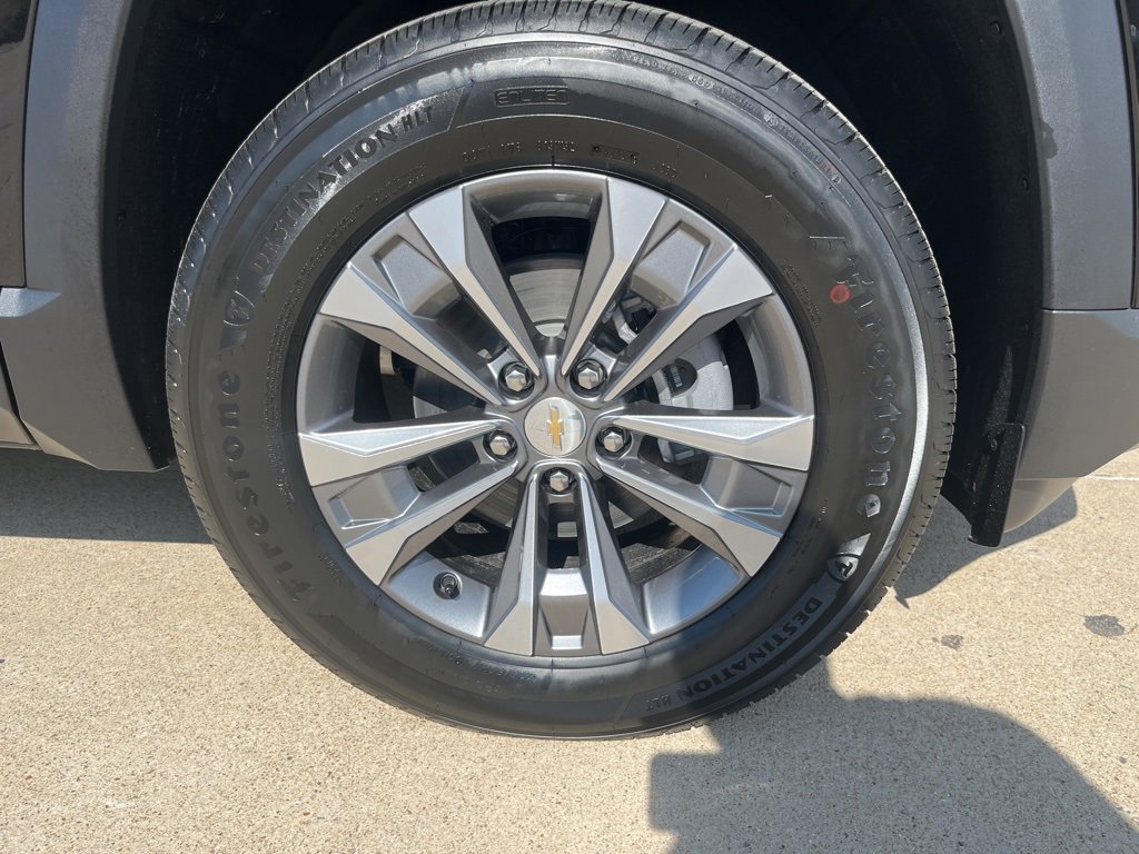 2026 Chevrolet Equinox LT photo 2