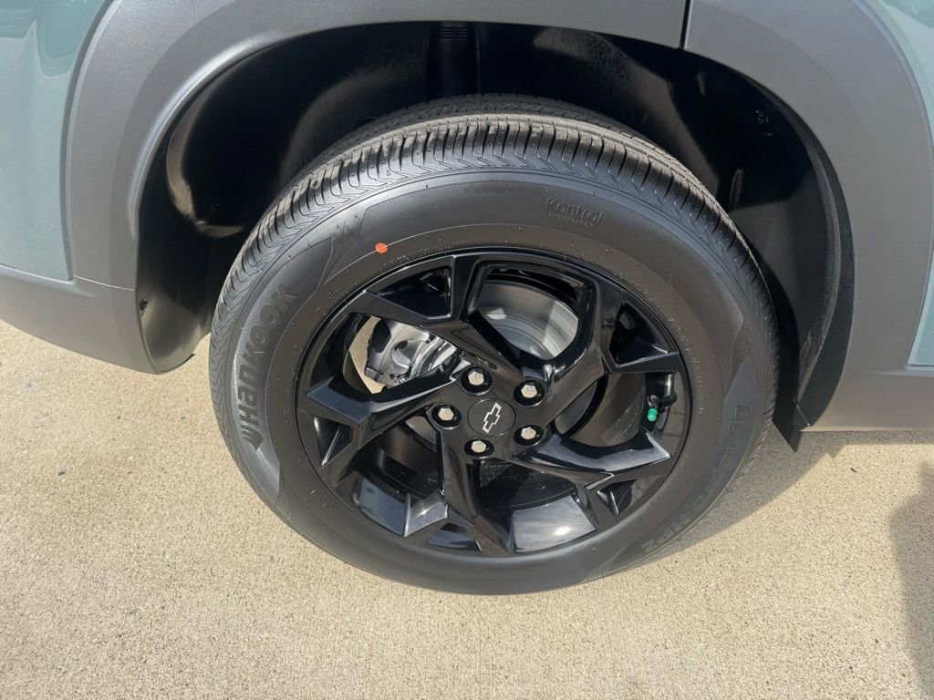 2026 Chevrolet Trax LT photo 3