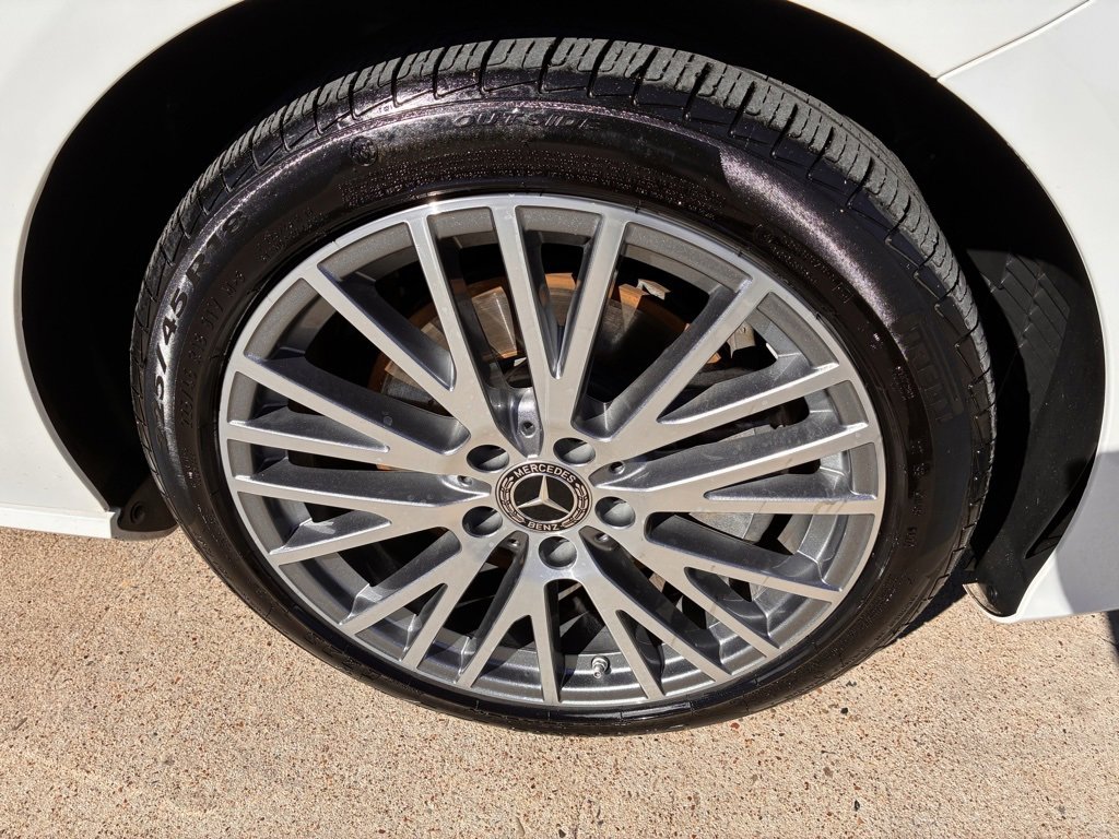 2025 Mercedes Benz CLA 250 4MATIC photo 2