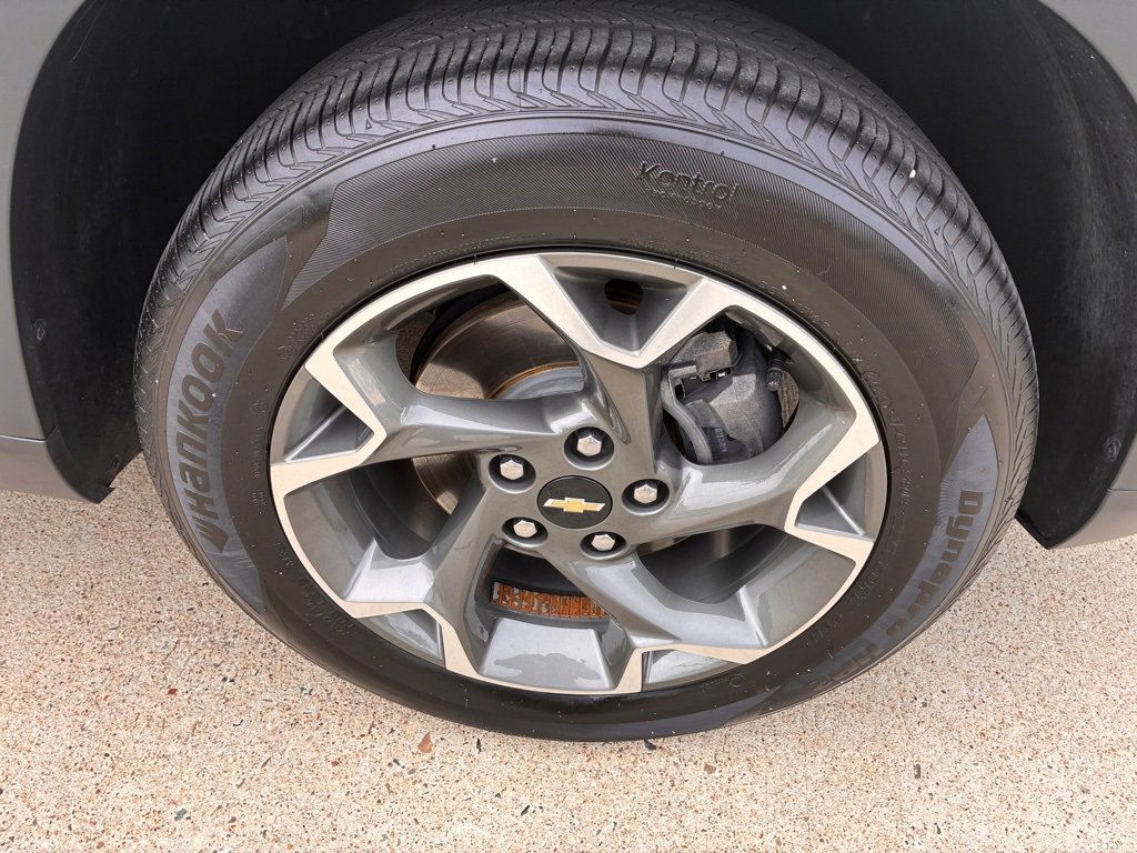 2024 Chevrolet Trax LT photo 2