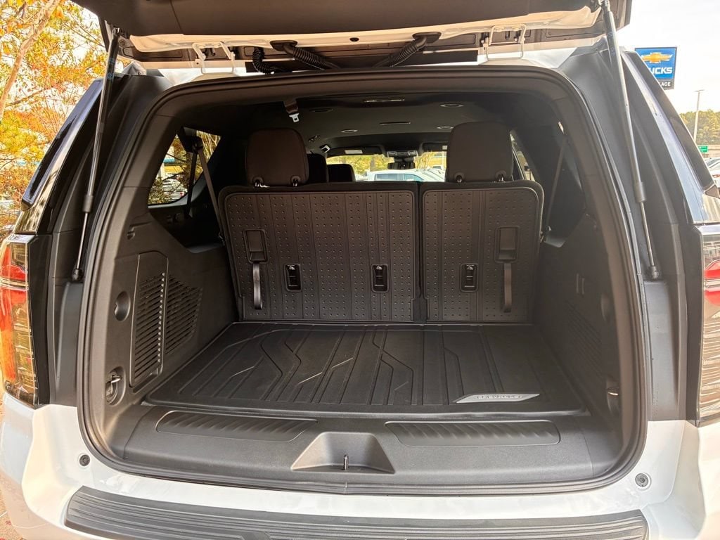 2026 Chevrolet Suburban LS - Photo 8