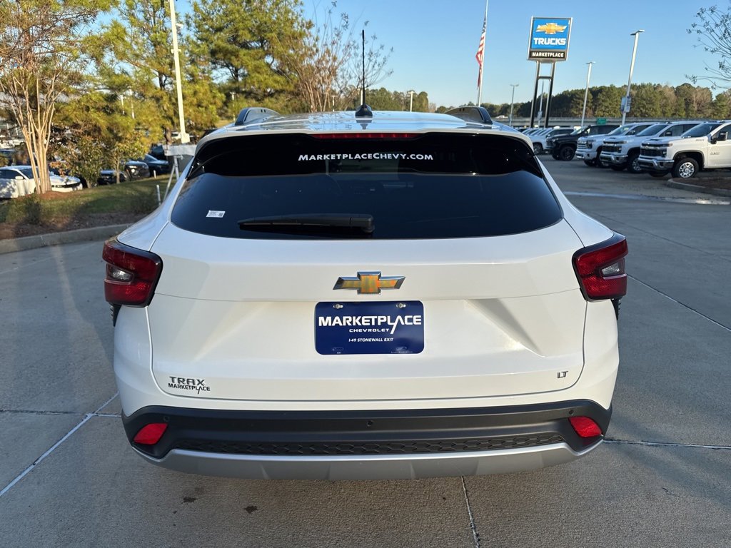 2025 Chevrolet Trax LT photo 4