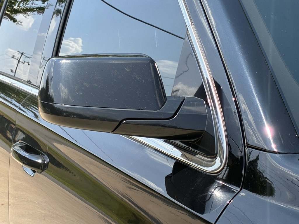 2017 Chevrolet Tahoe LT photo 3
