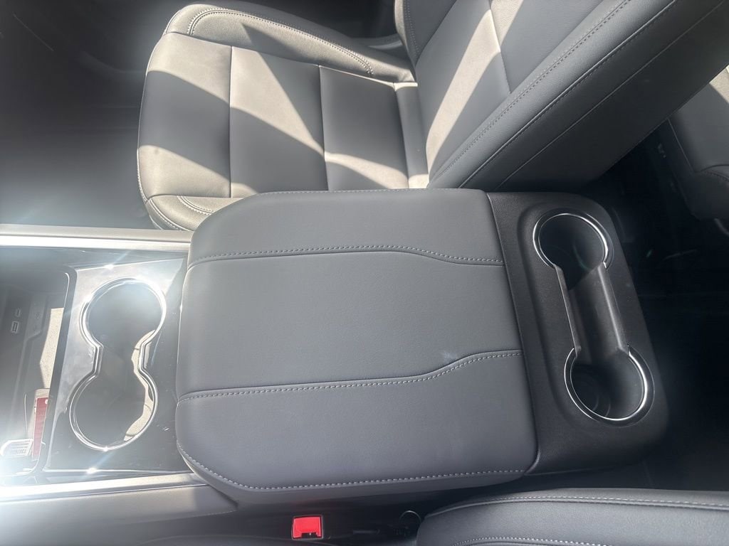 2026 Chevrolet Suburban LT - Photo 39