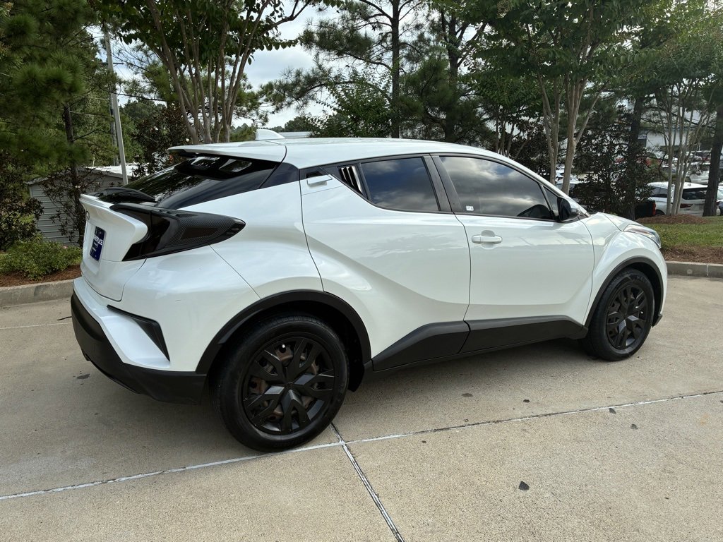 2020 Toyota C-HR LE photo 4
