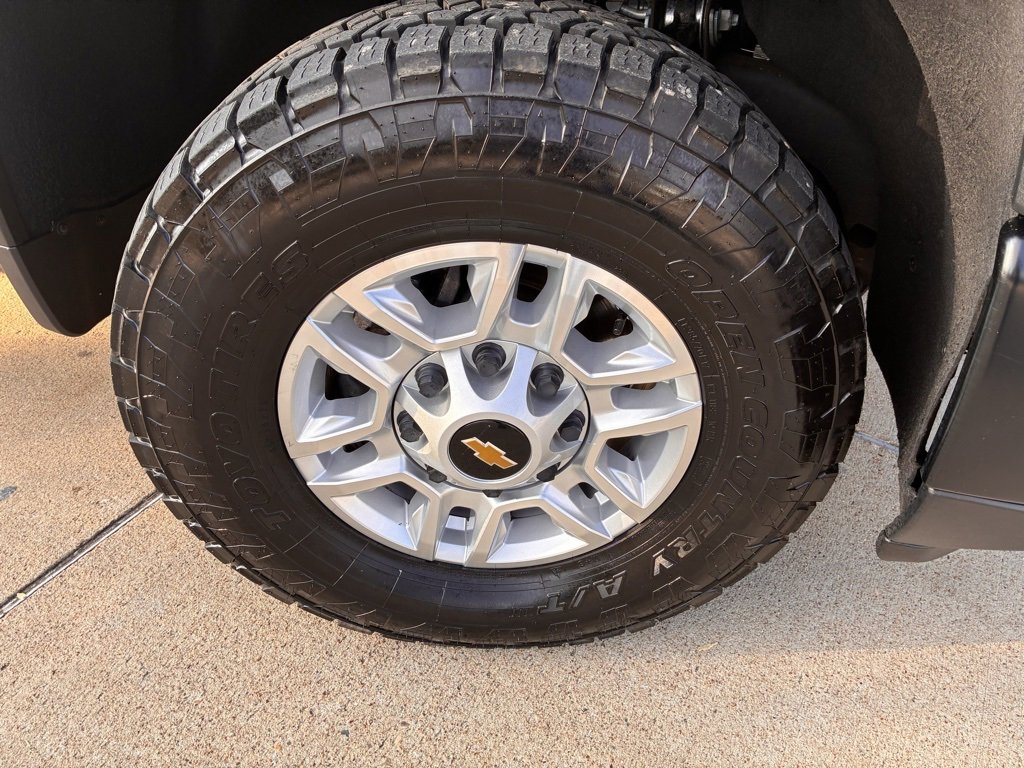 2024 Chevrolet Silverado 2500HD photo 2