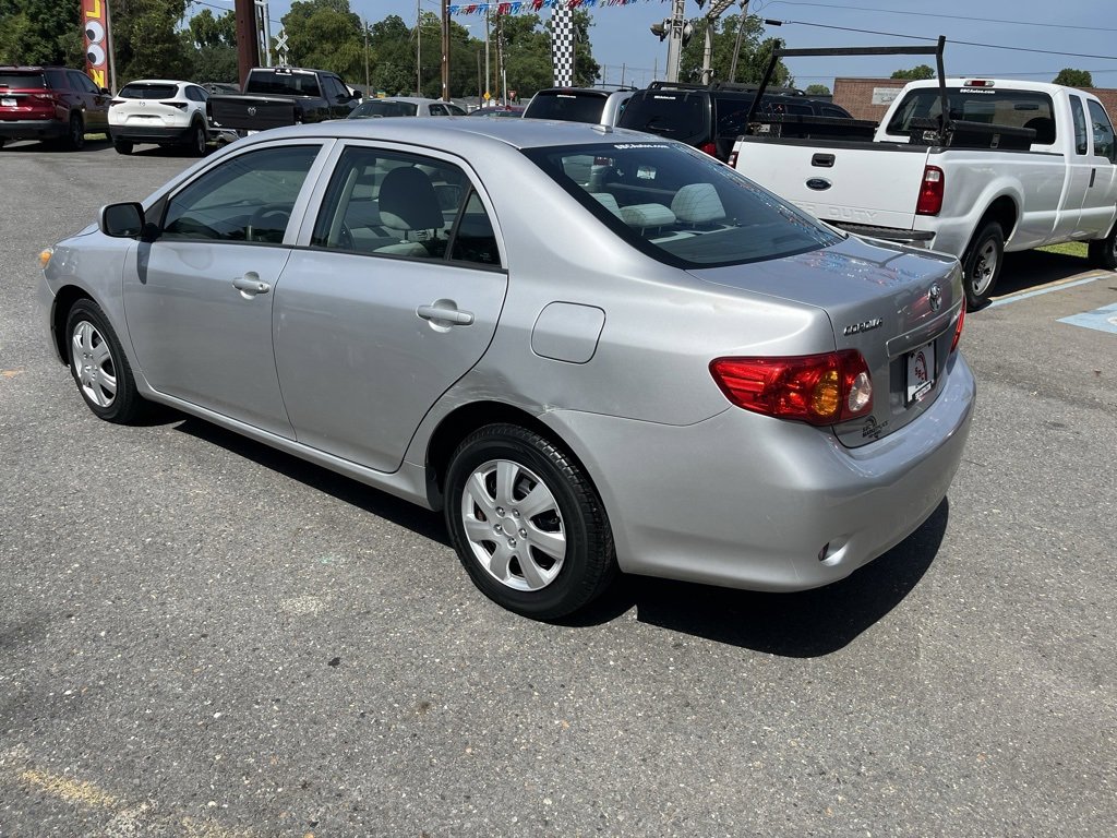 2010 Toyota Corolla LE photo 4