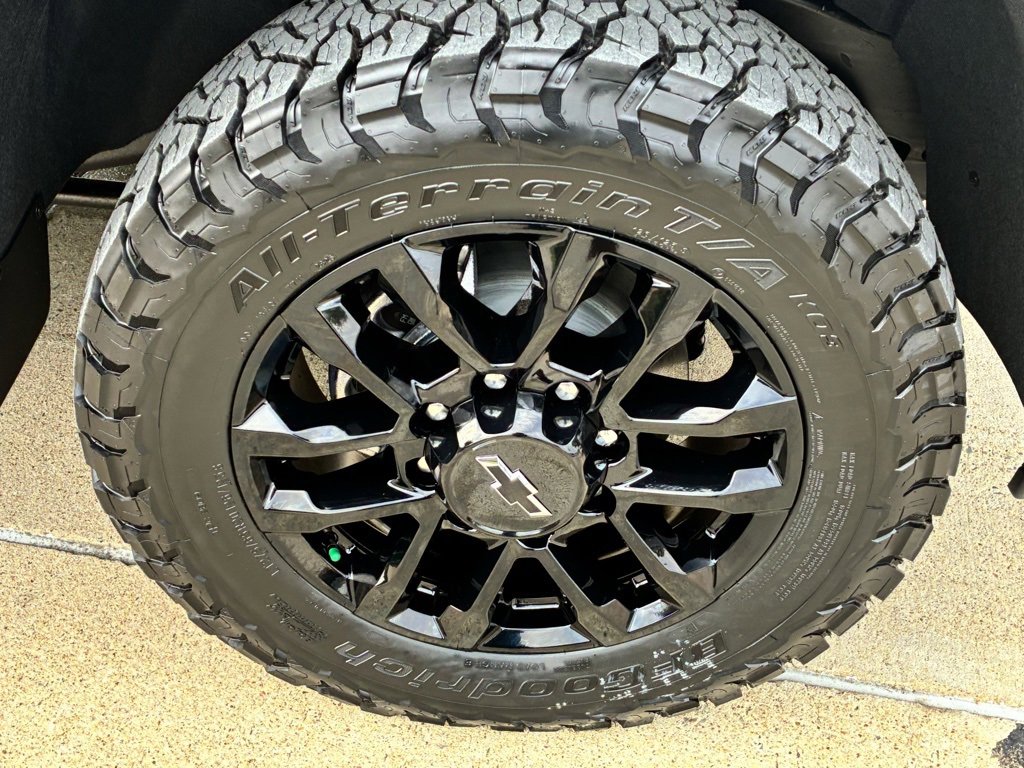 2026 Chevrolet Silverado 2500HD LT photo 3