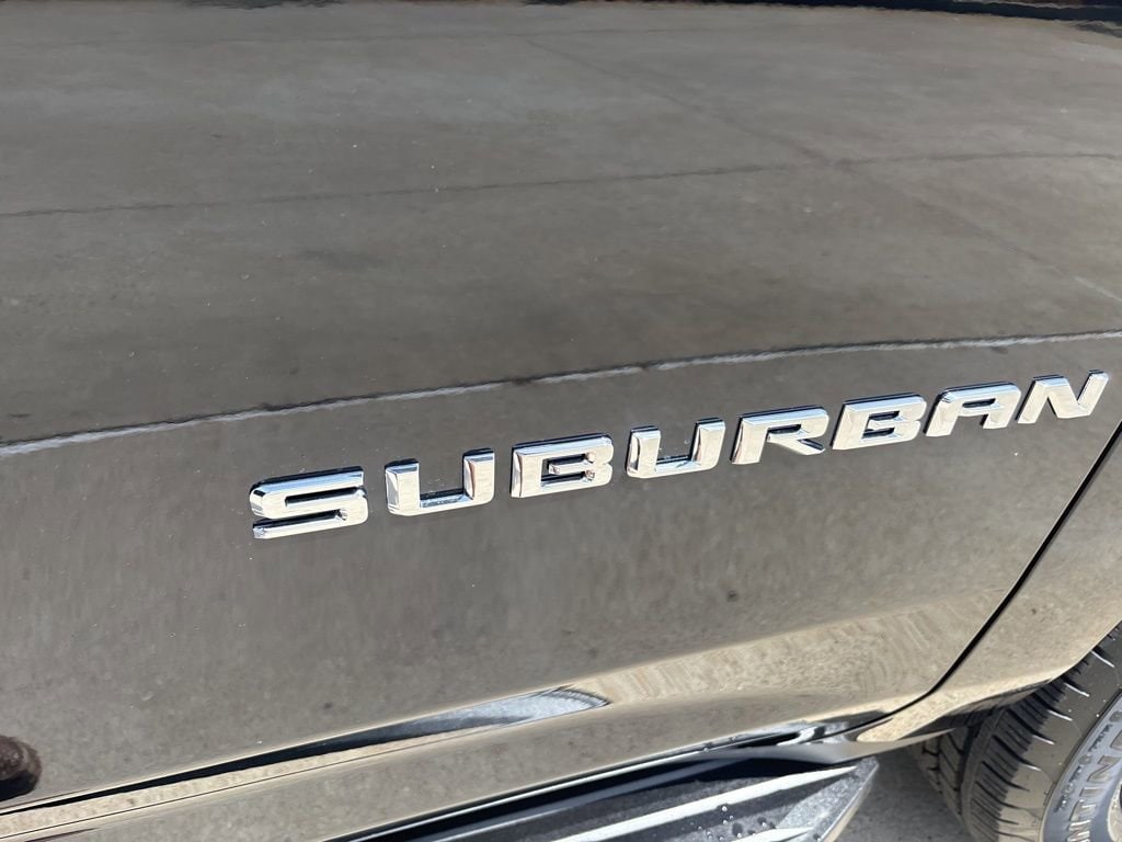 2026 Chevrolet Suburban LT - Photo 7