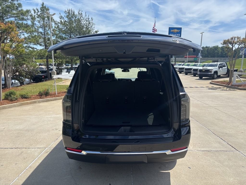 2026 Chevrolet Suburban LT - Photo 14