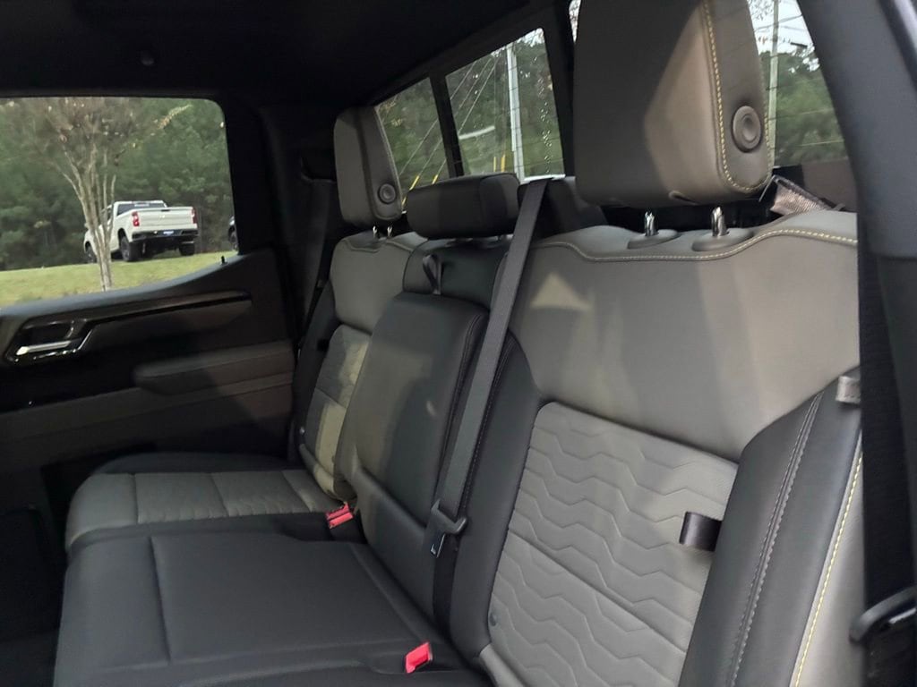 2026 Chevrolet Silverado 1500 ZR2 - Photo 17