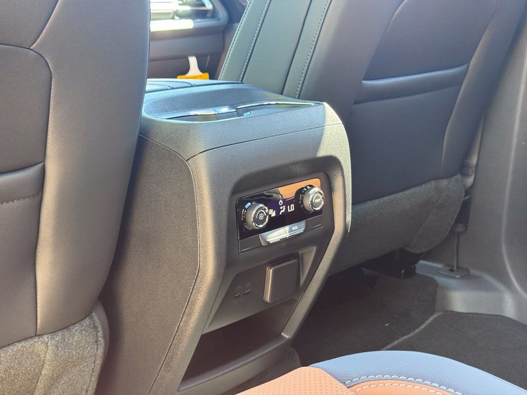 2027 Chevrolet Traverse Z71 - Photo 30