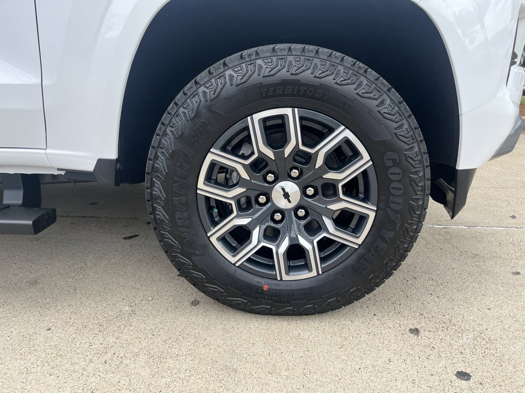 2025 Chevrolet Colorado Z71 photo 3
