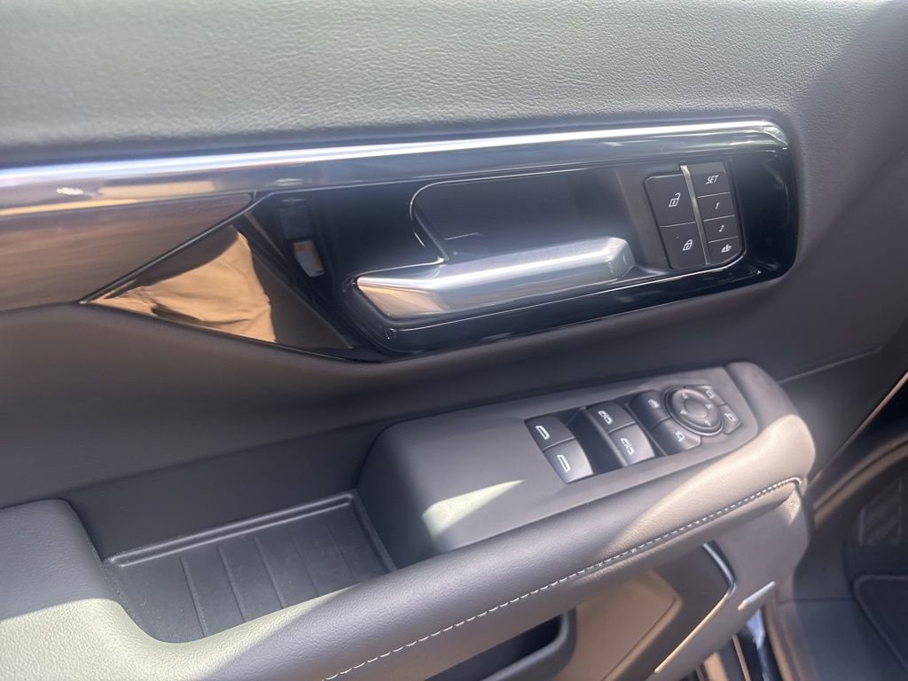 2026 Chevrolet Suburban LT - Photo 30