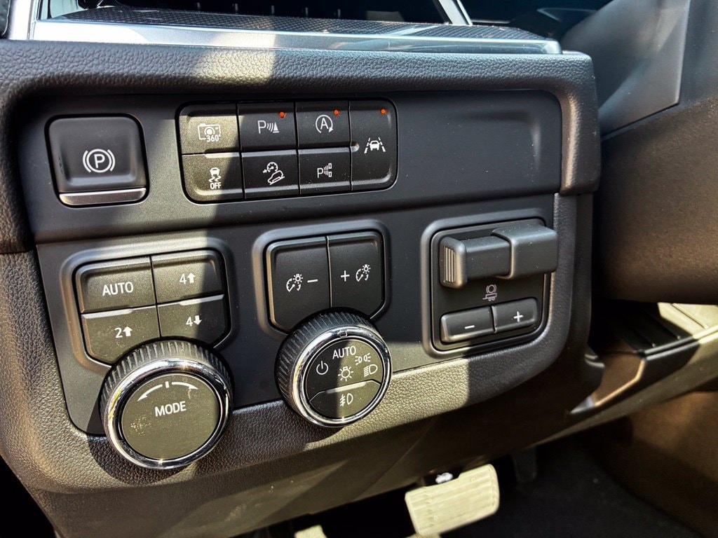 2026 Chevrolet Suburban RST - Photo 30