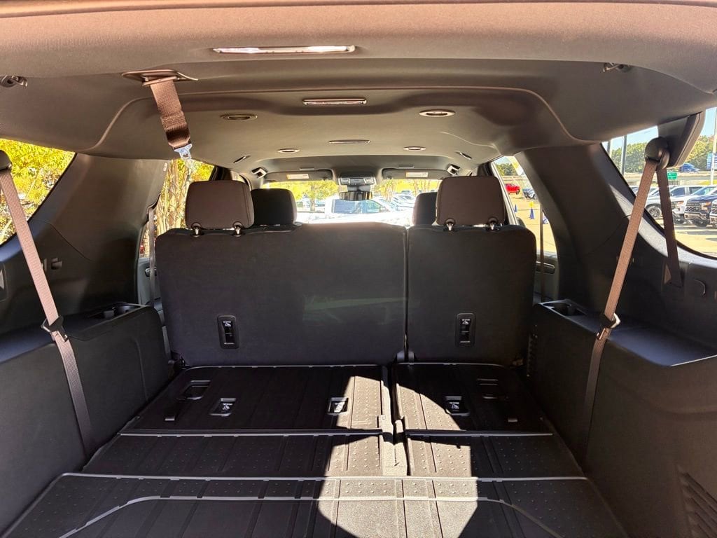 2026 Chevrolet Suburban LS - Photo 8