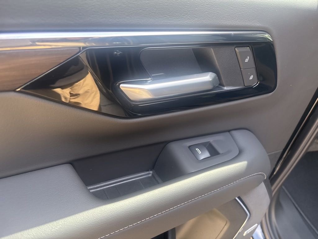2026 Chevrolet Suburban LT - Photo 42