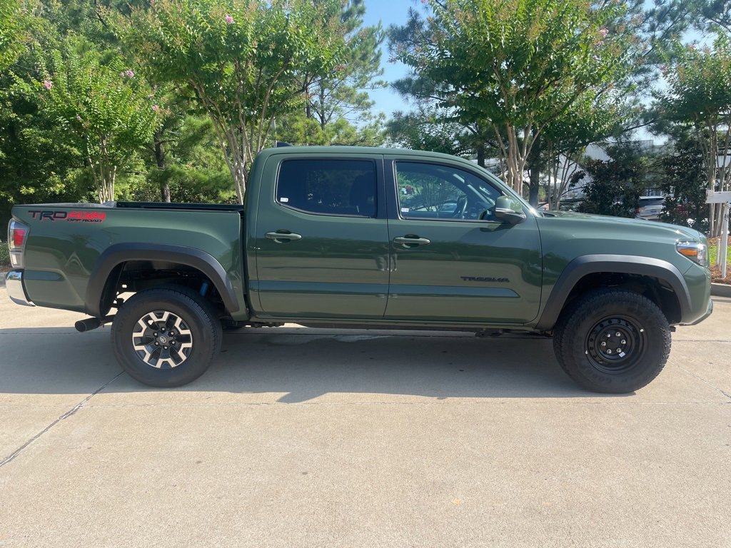 2022 Toyota Tacoma TRD photo 2