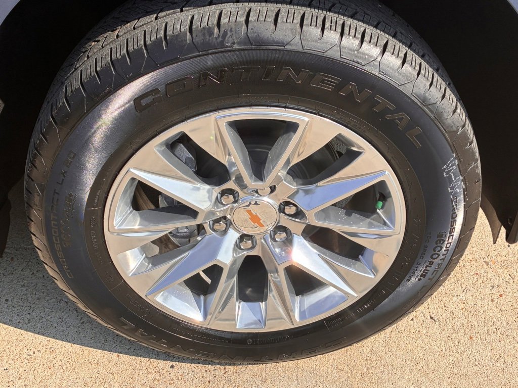 2026 Chevrolet Suburban Premier photo 2