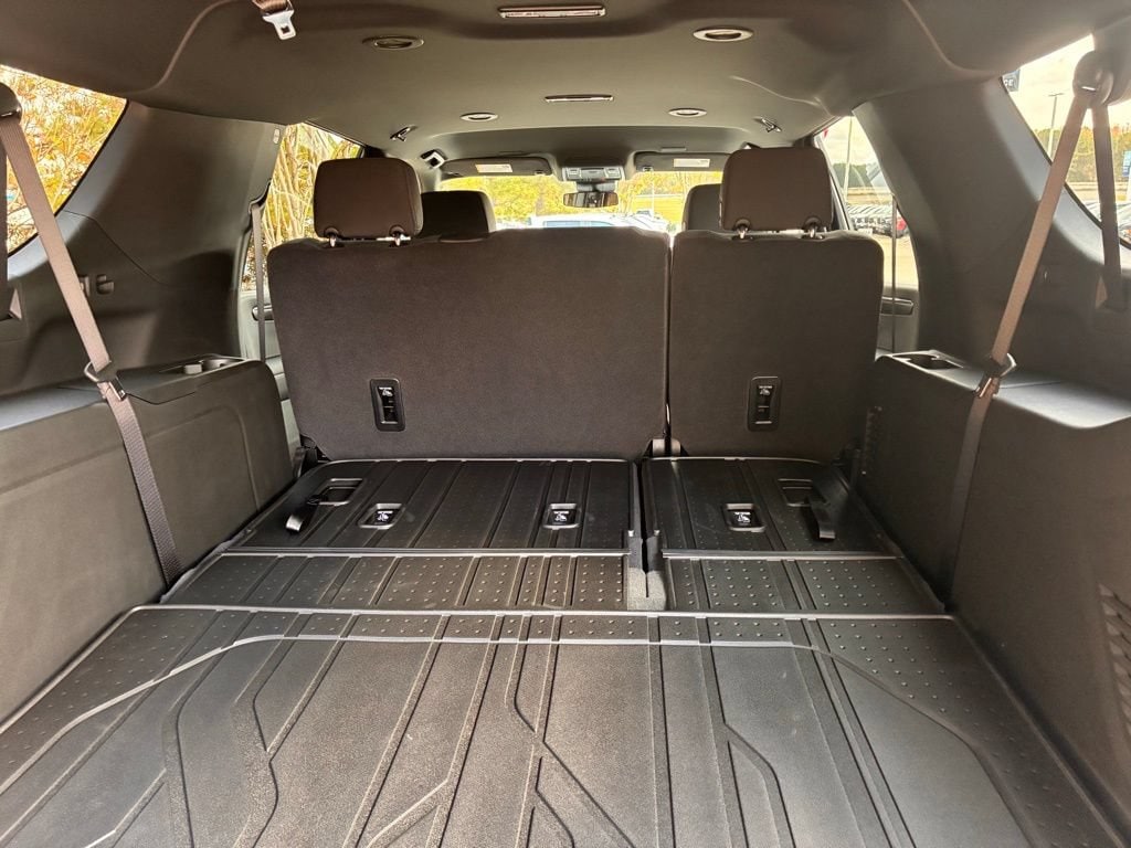 2026 Chevrolet Suburban LS - Photo 13