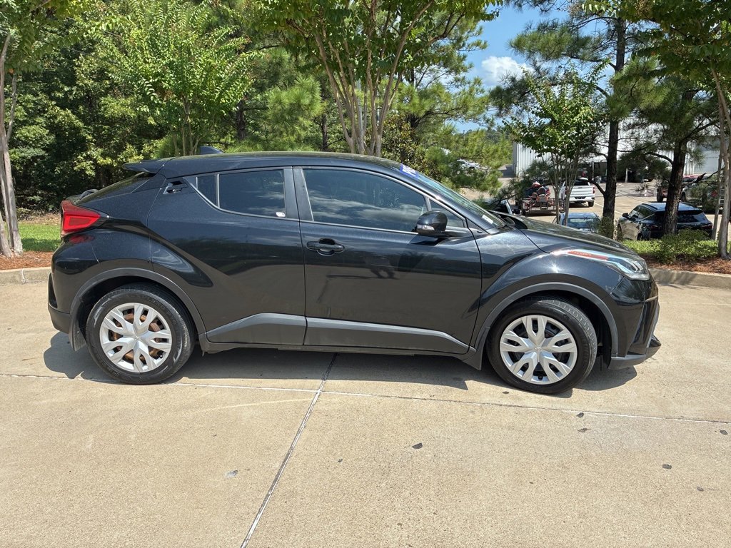2020 Toyota C-HR LE photo 3