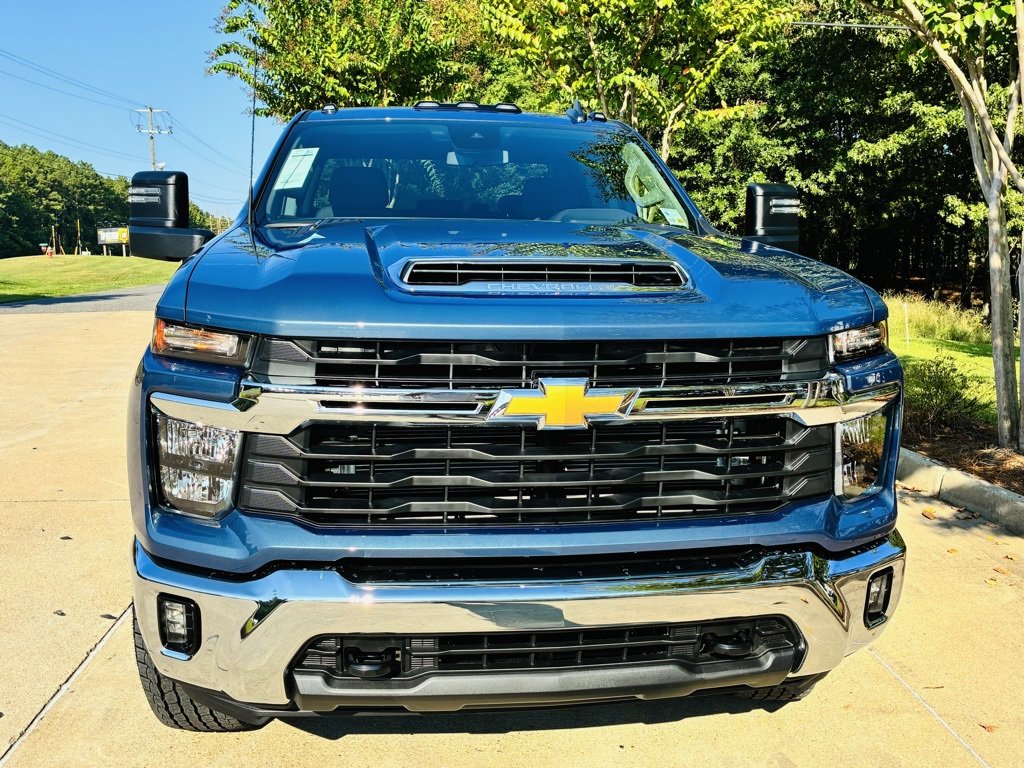 2026 Chevrolet Silverado 2500HD LT photo 2
