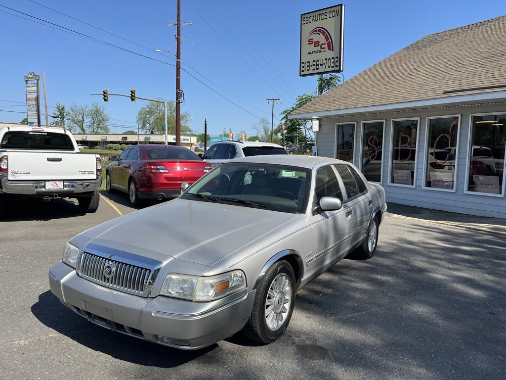 2009 Mercury Grand Marquis LS photo 3