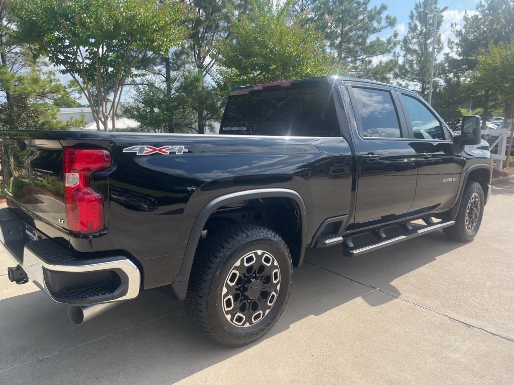2025 Chevrolet Silverado 2500HD LT photo 3