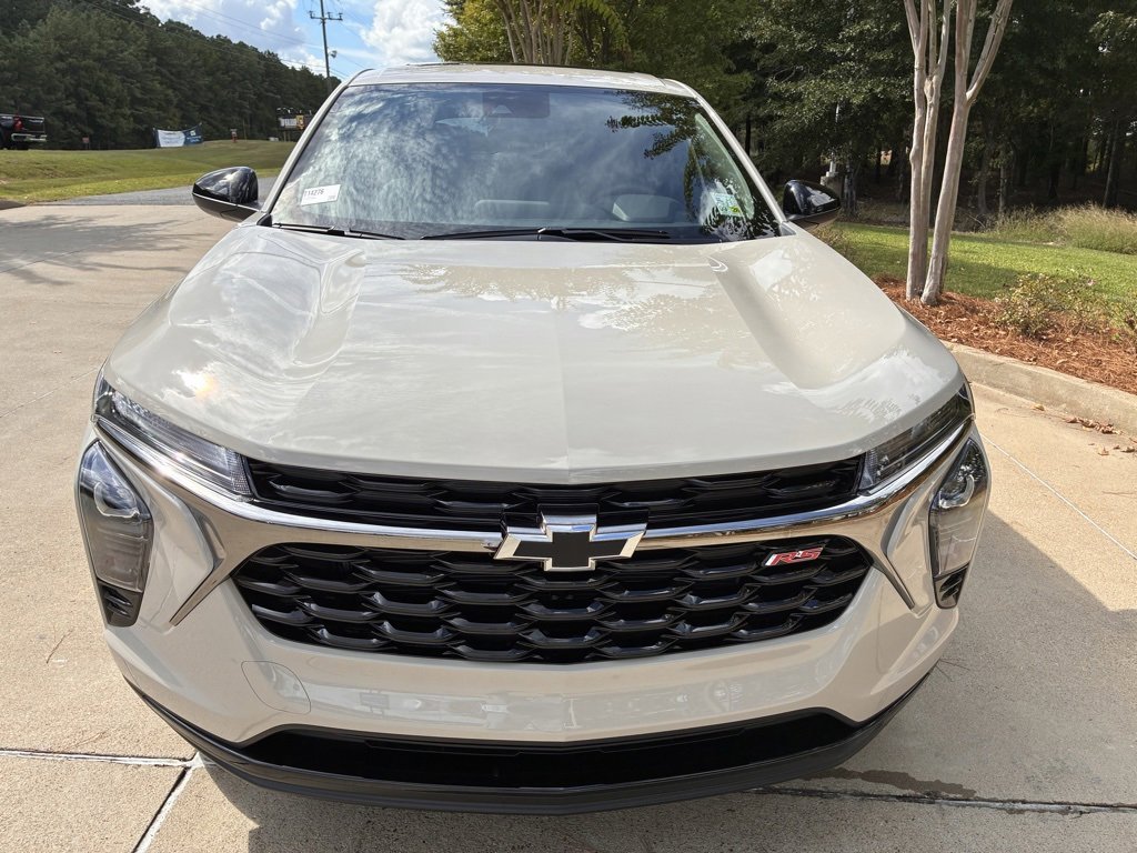 2026 Chevrolet Trax photo 2