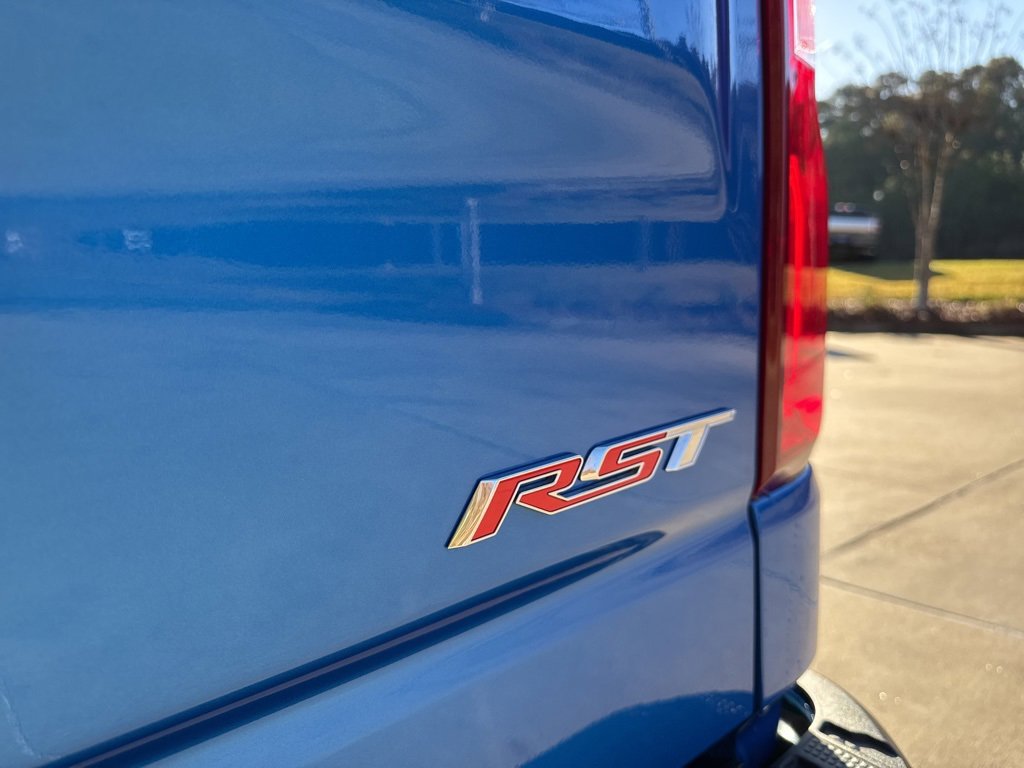 2025 Chevrolet Silverado 1500 RST photo 3