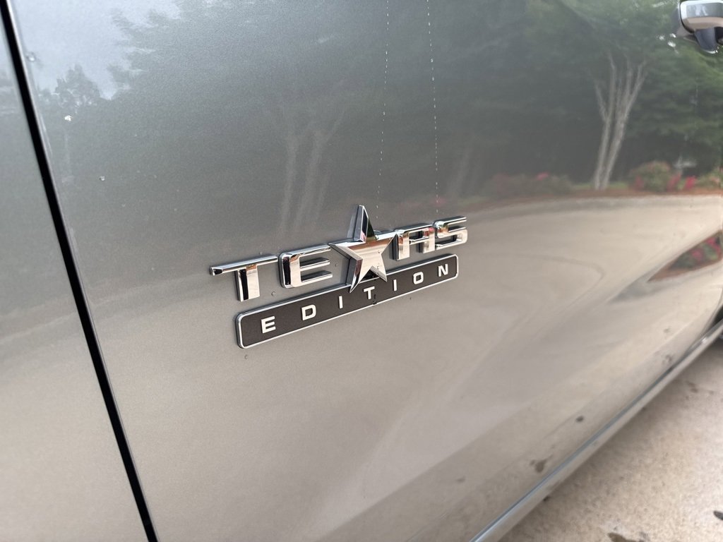 2025 Chevrolet Silverado 1500 LT photo 3