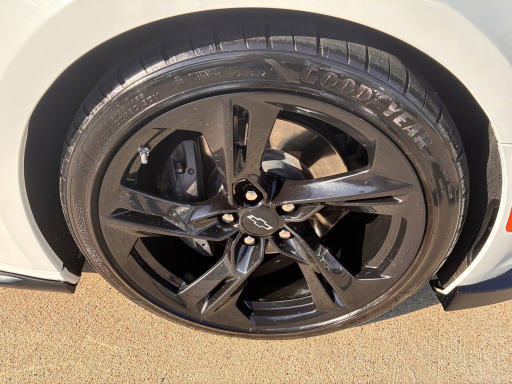 2021 Chevrolet Camaro 2SS photo 2