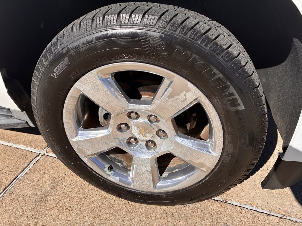 2016 Chevrolet Suburban LT photo 2