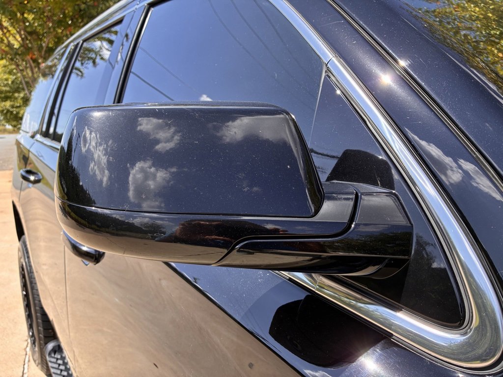 2019 Chevrolet Tahoe LT photo 3