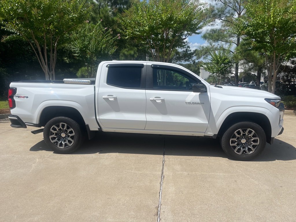 2023 Chevrolet Colorado LT photo 2