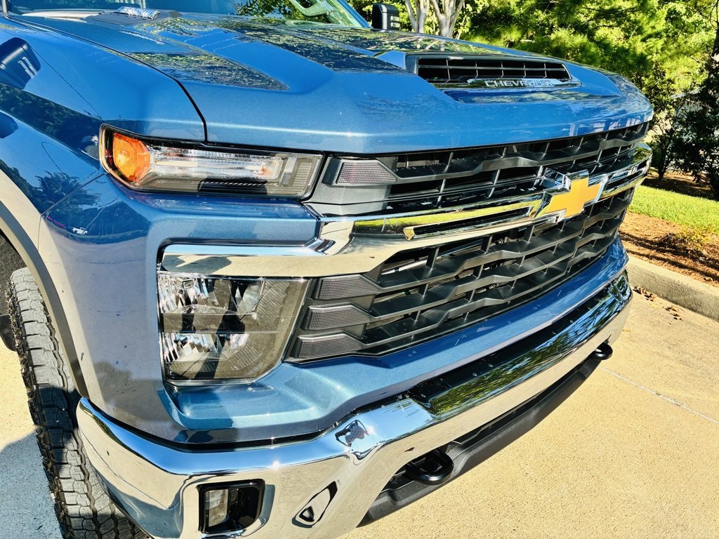 2026 Chevrolet Silverado 2500HD LT photo 4