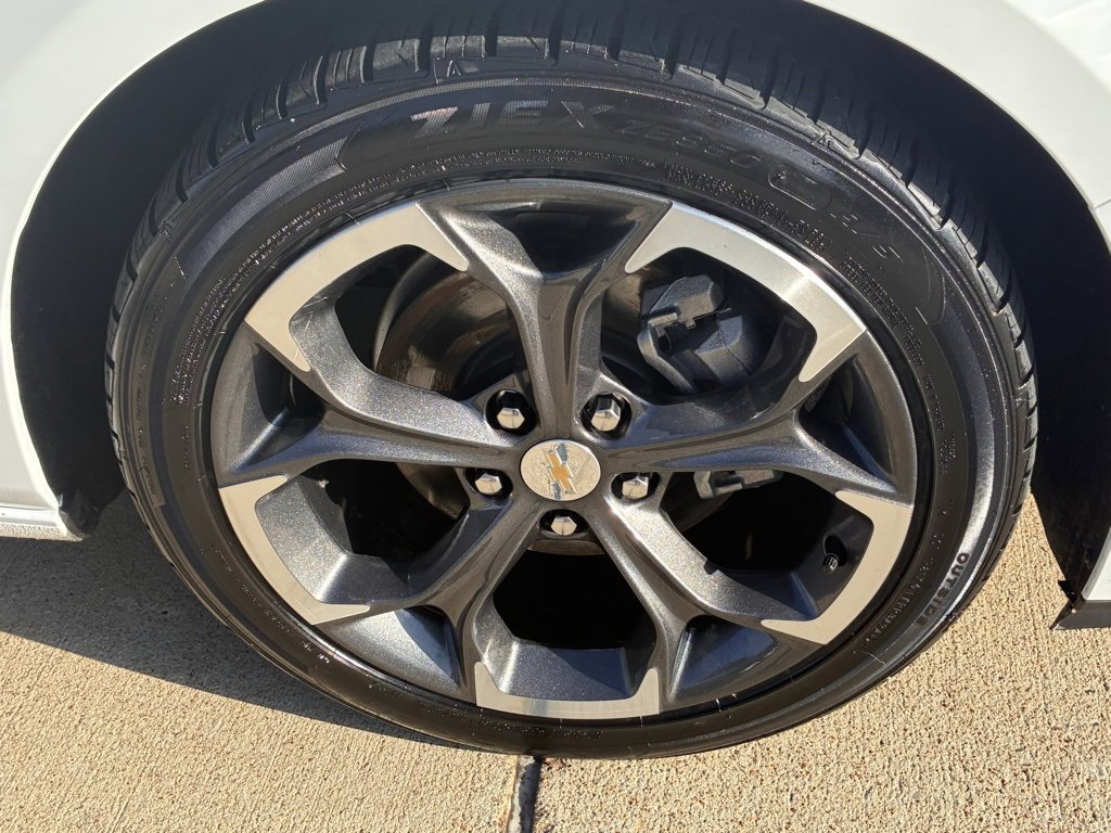 2023 Chevrolet Malibu 1LT photo 3