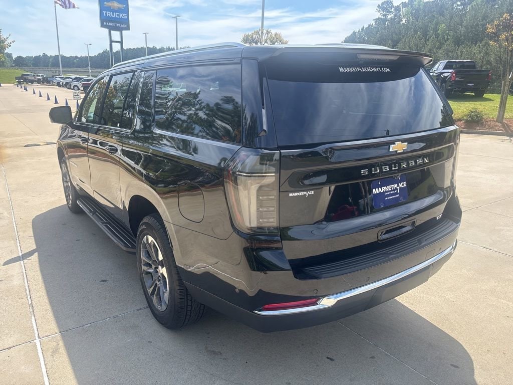 2026 Chevrolet Suburban LT - Photo 21