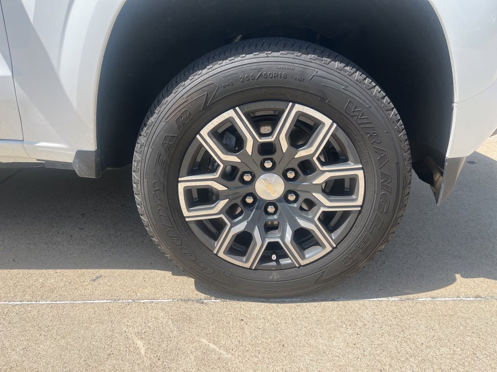 2023 Chevrolet Colorado LT photo 4