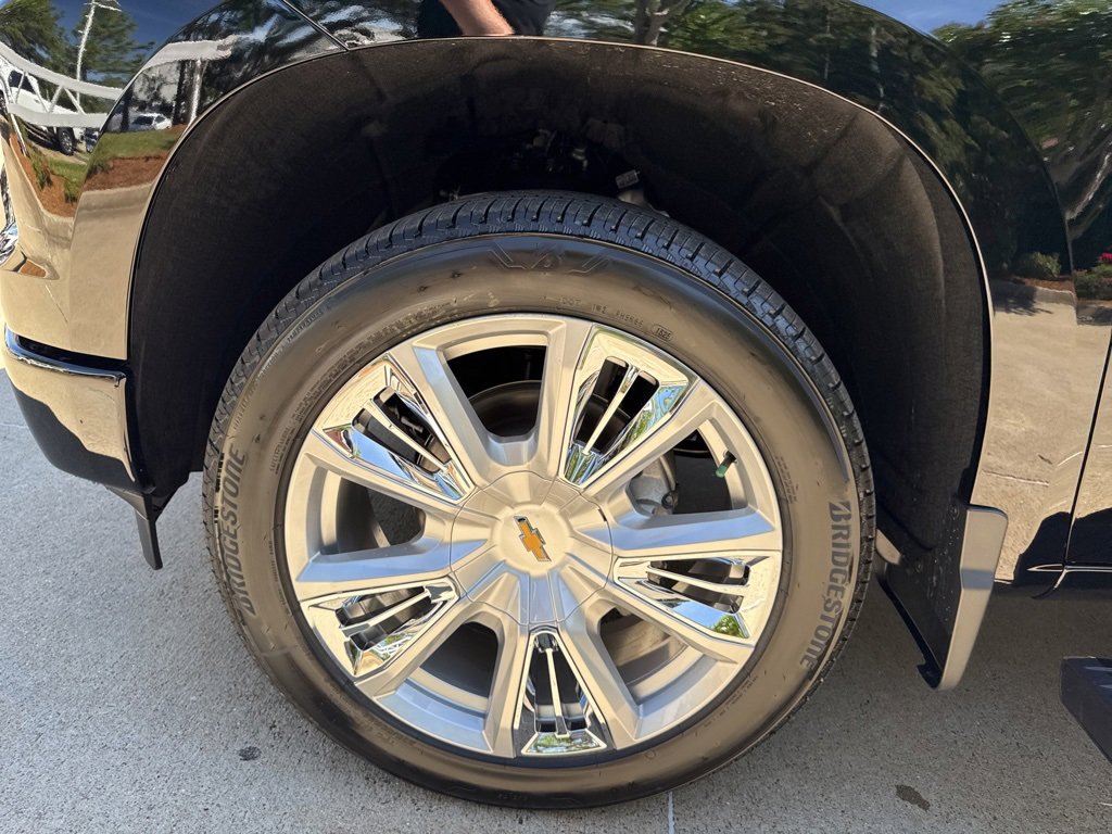 2025 Chevrolet Silverado 1500 High Country photo 2