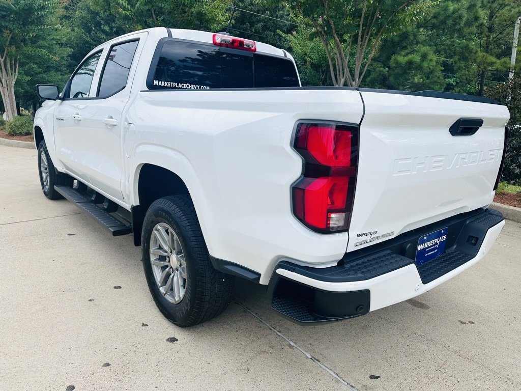 2025 Chevrolet Colorado Work Truck LT photo 3