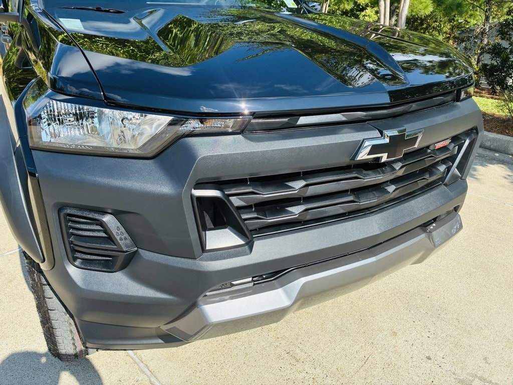 2026 Chevrolet Colorado Trail Boss photo 2