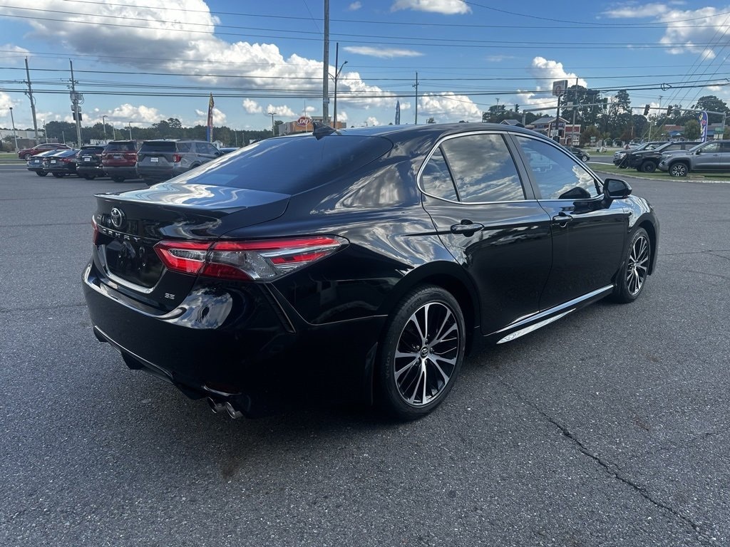 Used 2019 Toyota Camry SE Sedan