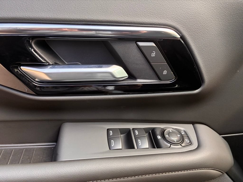 2026 Chevrolet Suburban LS - Photo 25