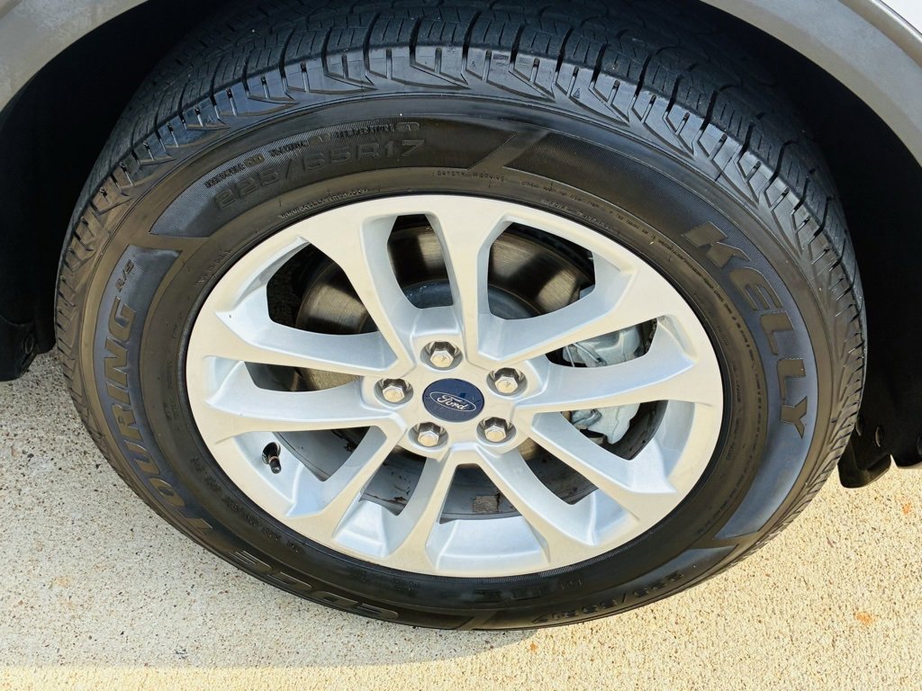 2022 Ford Escape SE Hybrid photo 3