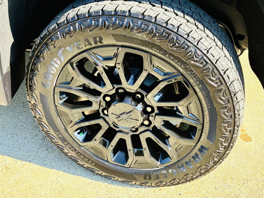 2026 Chevrolet Silverado 2500HD LT photo 3