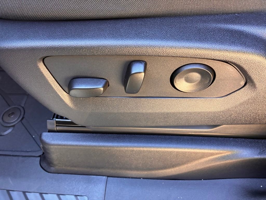 2026 Chevrolet Suburban LS - Photo 29