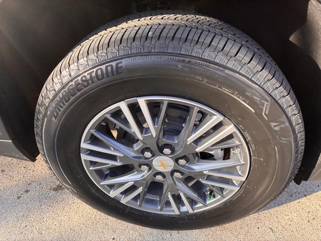 2026 Chevrolet Traverse photo 2